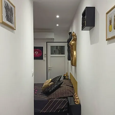 Privee Avec Jacuzzi شقة فندقية *
